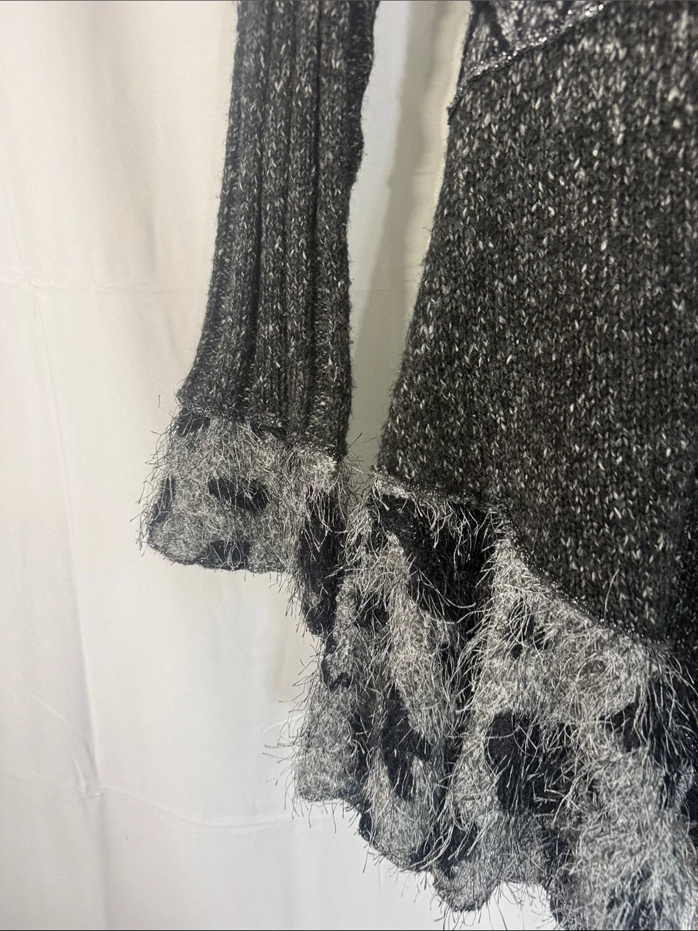LIQUID BY SIONI BLACK GRAY FAUX FUR TRIM CARDIGAN SIZE M